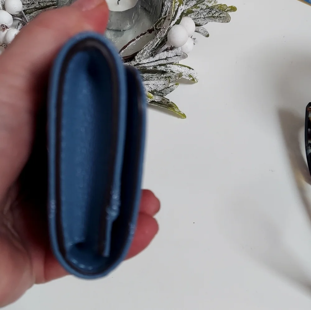 Tory Burch Blue Quilted Leather Wallet - Picture 4 of 7